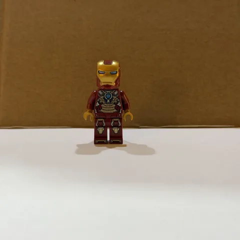 Lego Marvel Minifigure SH0073 Iron Man Heartbreaker Armor Mark 17 (Read)