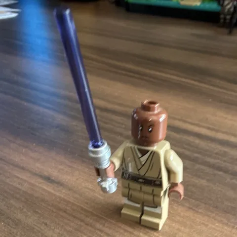 LEGO Star Wars Jedi Minifigure Tan Robes Outfit with Blue Lightsaber