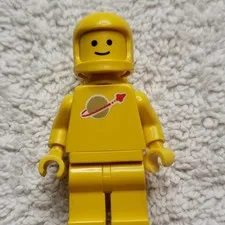 LEGO Yellow Classic Spaceman minifigure 