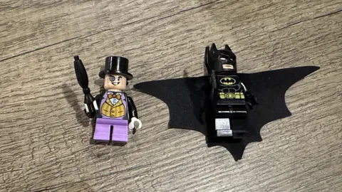 LEGO Superheroes BATMAN Penguin MINIFIGURES large cape great condition 
