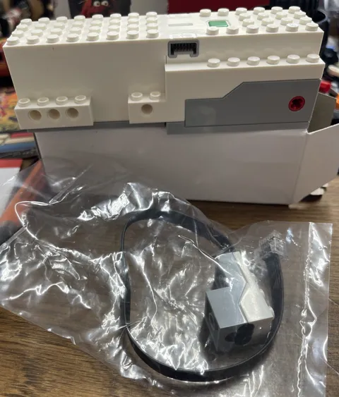LEGO Powered Up Move Hub 88006  LEGO Boost Creativity Toolbox 17101 & Sensor