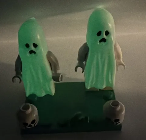 Lot Of 2 LEGO Minifigure Ghost Shroud Glow-in-Dark Opaque W/Frog, Stand, Heads