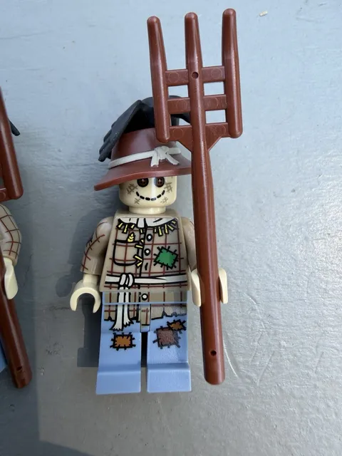 LEGO Series 11 Collectible Minifigures 71002 -Scarecrow  2 Action Figures