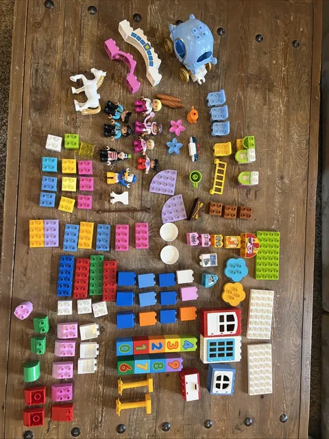 Lego Duplo Lot Disney, Carriage, Doors, Windows, Beds, Flowers, Chairs 110+ Lot