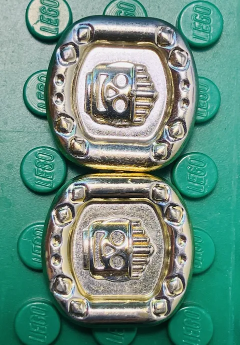 Vintage LEGO 2 Chrome Gold Sun Disk accessories (Part x276 / 71940)