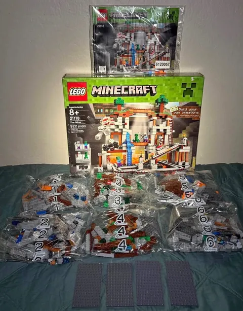 LEGO Minecraft The Mine Set 21118 In Box With Instructions