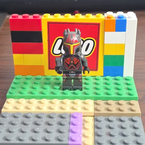 LEGO Star Wars The Mandalorian Gar Saxon Minifigure with Gun + Jetpack (75316)