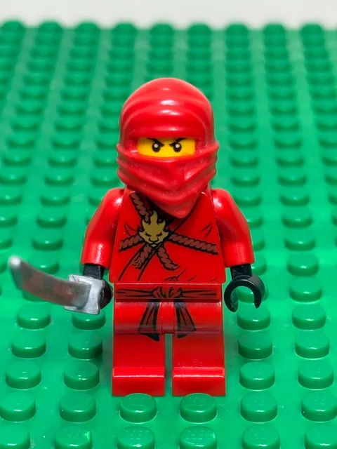 LEGO NINJAGO Kai Minifigure njo0007 2011 Golden Weapons w/ Sword