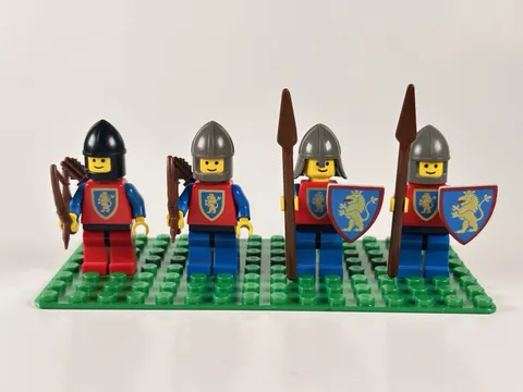 Vintage 80's LEGO Minifig Castle Lion Knights Lot of 4 with Accessories