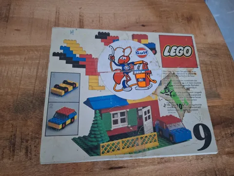 Vintage Lego Universal Building Set 9-1 100% complete + box from 1978!