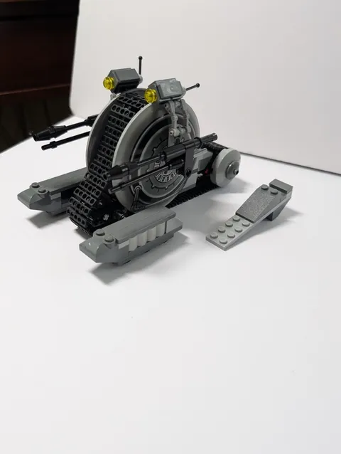 LEGO Star Wars Corporate Alliance Tank Droid 7748 99% complete with Minifigures 