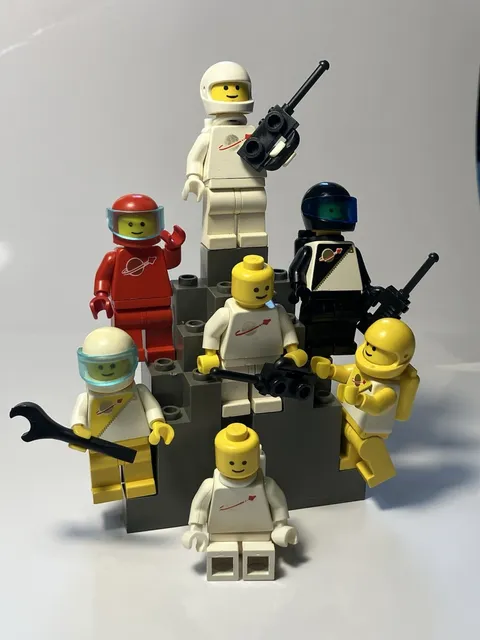 LEGO Vintage Space Astronaut Minifigures Lot of 7 Astronauts with Accessories