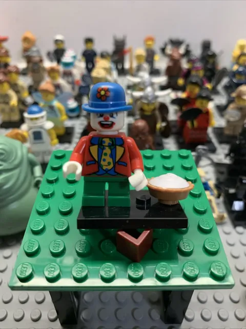 LEGO 8804 Collectible Minifigures Series 5 DC Small Clown With Pie Retired