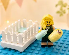 LEGO Mom feeding  Baby Sophie Crib Bottle Boy Girl Minifigure Bed Town City BY2