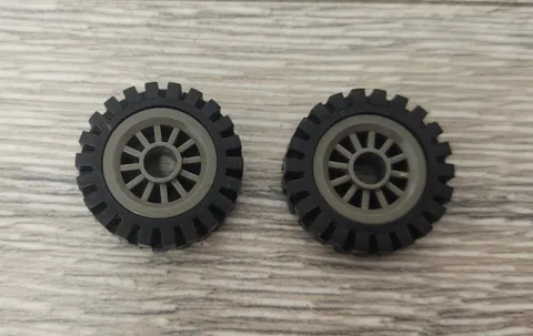 Lego 30155c01 Old Dark Gray Wheel Spoked 2 x 2 Pin Hole Black Tire 24mm Lot Of 2