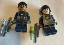 Lego Jurassic Park World x2 ACU Minifigure Lot Guard Tracker Male And Female