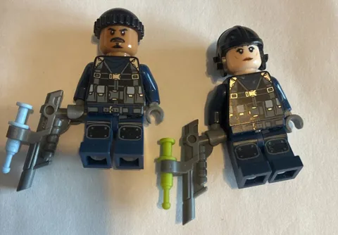 Lego Jurassic Park World x2 ACU Minifigure Lot Guard Tracker Male And Female