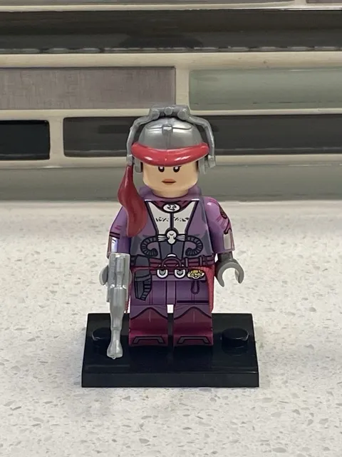 Custom Zam Wessel Bounty Hunter Minifigure - Star Wars