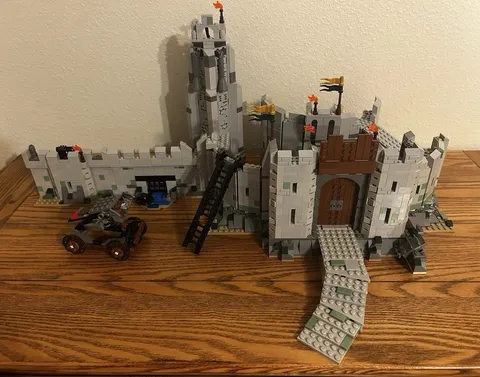 LEGO LOTR Helms Deep 9474 + Uruk-Hai Army 9471 - all 14 Minifig + instructions
