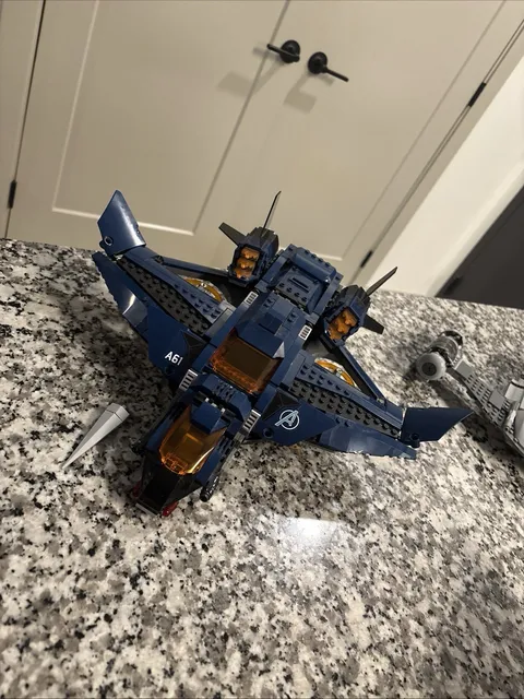 LEGO Avengers Ultimate Quinjet (76126) - incomplete no minifigs