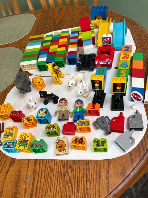Lego Duplo lot of Zoo Animals Picture bricks 2 People Bricks  Car & parts Pieces