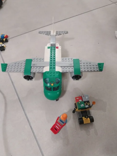 Lego City 60101 Airport Cargo Plane