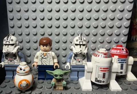 LEGO STAR WARS MINIFIGURES LOT! Baby Yoda R4 BB8 Clones Han Solo