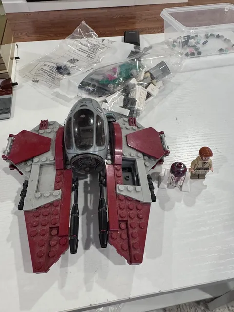 LEGO Star Wars: Obi-Wan's Jedi Interceptor (75135) 100% complete w/ minifigs