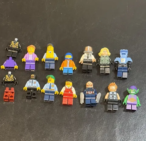 Genuine Lego minifigure Lot used. 12 Figs And Extra Parts Marvel, City, Batman