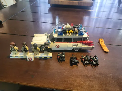 LEGO Ideas: Ghostbusters Ecto-1 (21108)