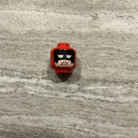 NEW LEGO®  Red Minifigure Head Balaclava Black Eye Mask Calendar Man 70903 Part