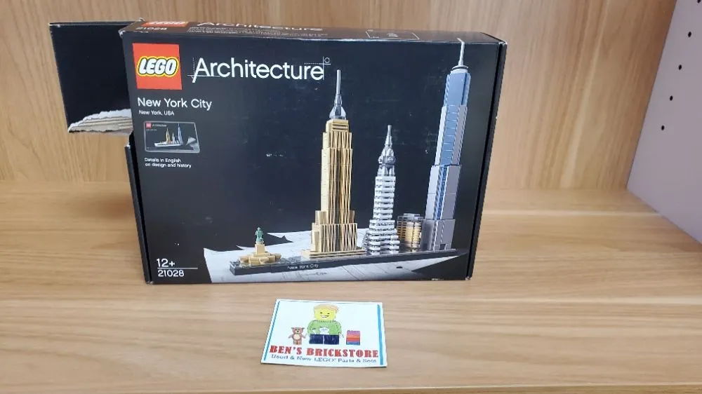 New, Complete LEGO® Set 21028 - New York City - DAMAGED BOX, SEE PHOTOS!