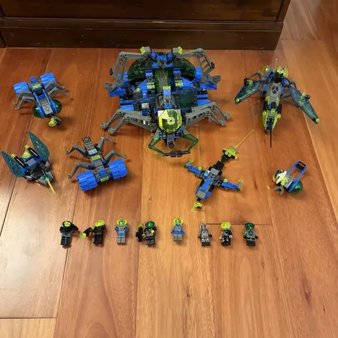 LEGO Space Insectoids Lot 6977 6907 6837 6817 Vintage 1998 Sets 8 Minifigures