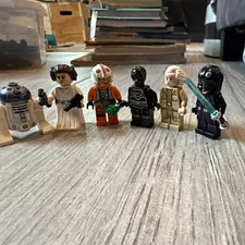 LEGO Star Wars Minifigure Lot 6 Pieces R2-D2 Princess Leia Plastic Age 5+