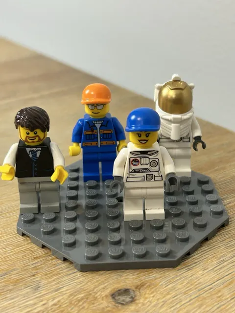 LEGO CITY: Space Port Mini Figures 3368  Minifigures Only Lot Of 4