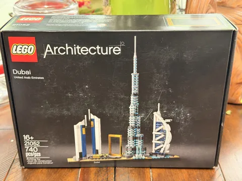 LEGO Architecture Dubai 21052 Skyline United Arab Emirates Landmark Retired New!