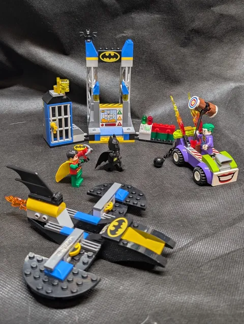 LEGO The Joker Batcave Attack - Juniors Super Heroes Batman 10753