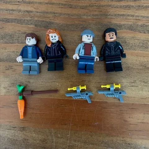 Lego Jurassic World 4 figures with accessories 76950 - Replacement parts
