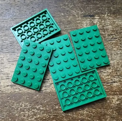 LEGO Green Plate 4 x 6 QTY 5. Part No. 3032.