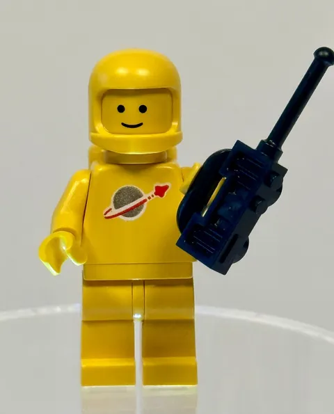LEGO® Vintage 1982 "Classic Space" Yellow (sp007) w/Air Tanks & Radio  Excellent