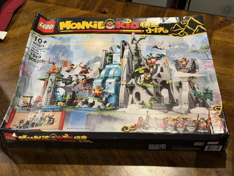 LEGO MONKIE KID: The Legendary Flower Fruit Mountain (80024) New - Worn Box