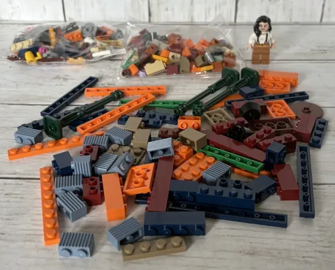 LEGO Ideas FRIENDS "Central Perk" #21319 Monica Minifig #6 BAG NOT COMPLETE
