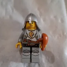 LEGO Castle Kingdoms Lion Knight Variant Genuine Minifigure & Brown Turkey Leg