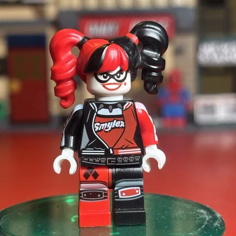 Lego Batman Movie Harley Quinn Minifigure, Pigtails & Eye Mask.