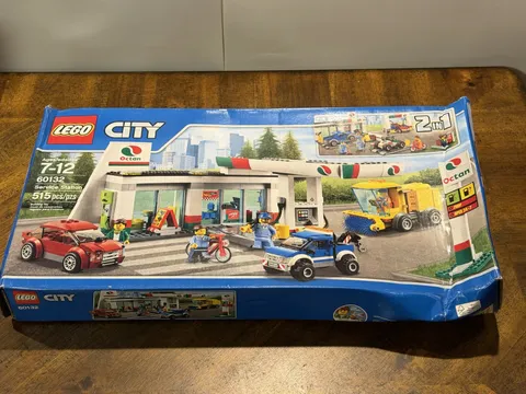 Lego City 2 in 1 Service Station 60132 Retired Brand New Set - Damaged Box