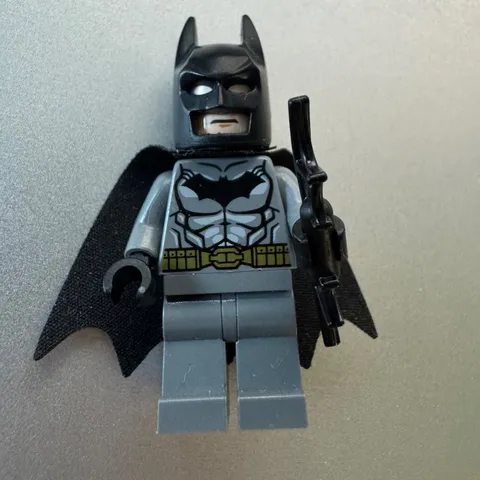 Lego Batman sh151 Dark Grey Suit Minifigure w Batarang Retired