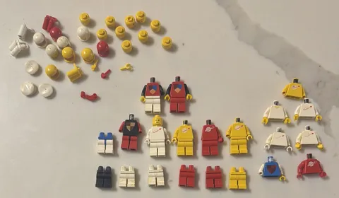 Lot of Vtg Classic LEGO Spaceman & Knights Minifig Parts & Pieces - Read