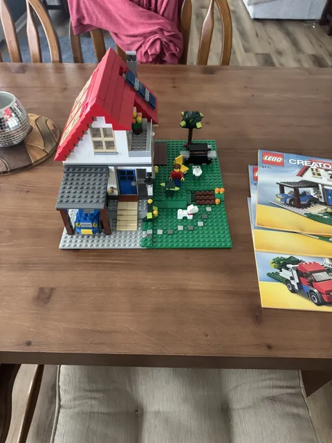 LEGO CREATOR: Hillside House (5771)