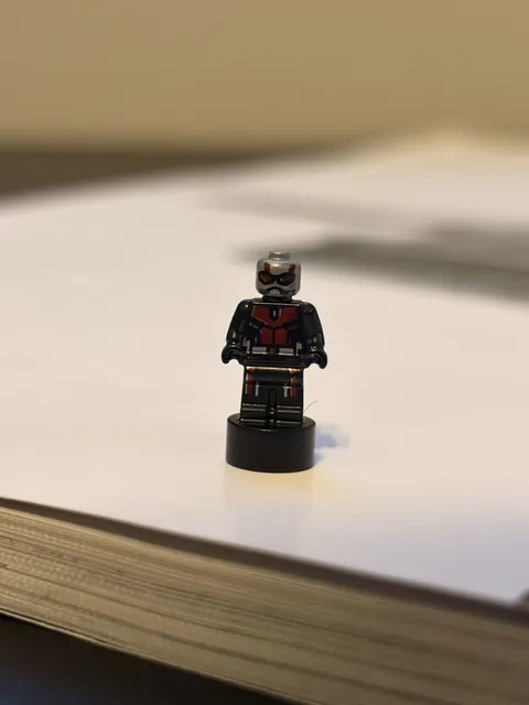 LEGO Superheroes Micro Mini Ant Man Scott Lang Statuette Minifigure