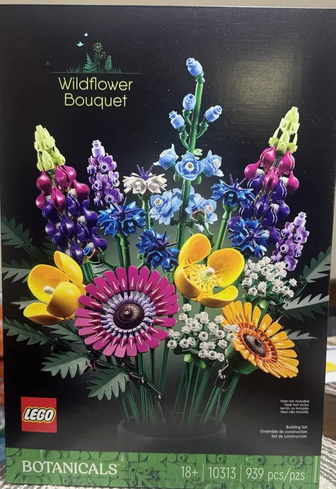 LEGO Wildflower Bouquet 10313 939 pcs 18+ Brick Separator Included